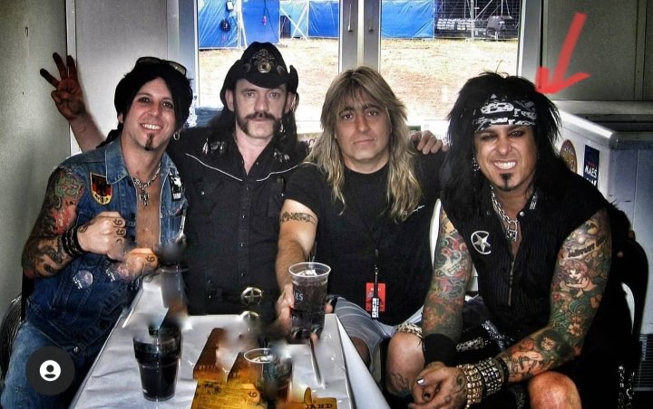 Старый барабанщик tweet media