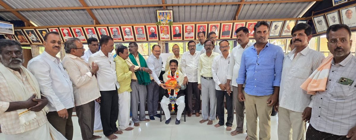 ಇಂದು ಚಳ್ಳಕೆರೆ ನಗರದ ಶಾಸಕರ ಭವನದಲ್ಲಿ ತೊಗರಿ ಬೆಳೆಗಾರರ ಸಂಘದ ಪದಾಧಿಕಾರಿಗಳು ನನ್ನನ್ನು ಆತ್ಮೀಯವಾಗಿ ಸನ್ಮಾನಿಸಿ, ಗೌರವಿಸಿದರು.