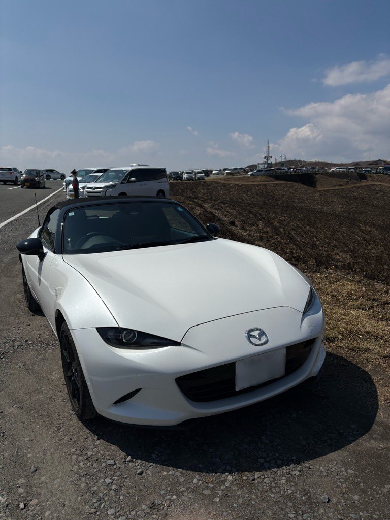toolbomb's tweet photo. マツダの試乗プログラムでロードスターをお借りして娘と阿蘇ドライブ
ロードスターいいなぁ
#マツダ #ロードスター #試乗プラグラム #阿蘇 https://t.co/A5Eu9EbHYS