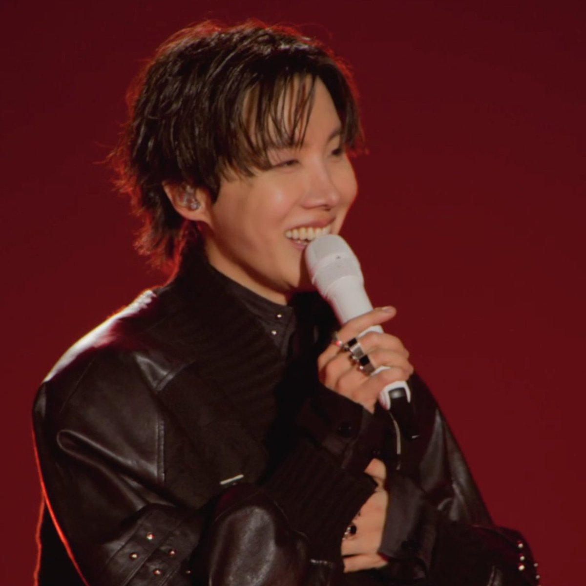 vhope love bot tweet media