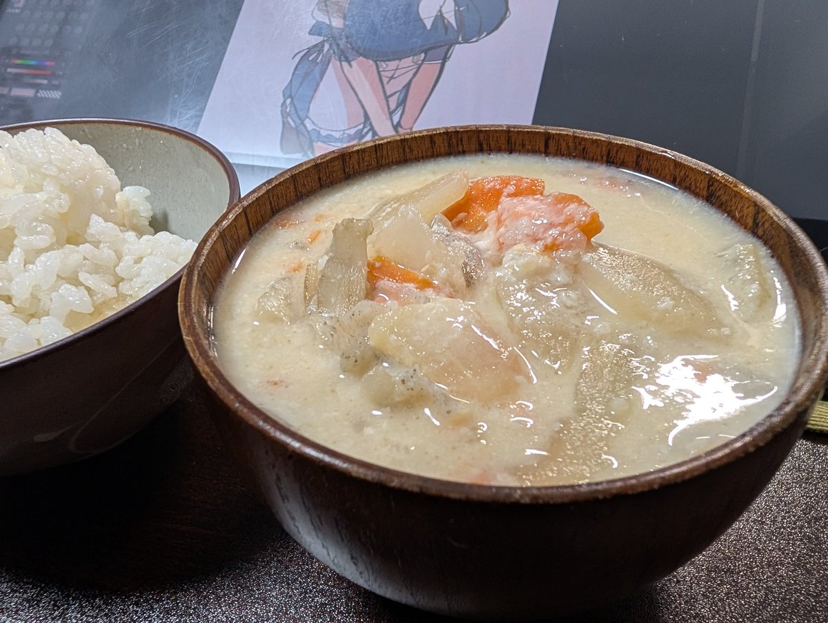 ハクレイ酒造さんでおまけでもらった酒粕を汁にしました

野菜はカット野菜にしたので映える 