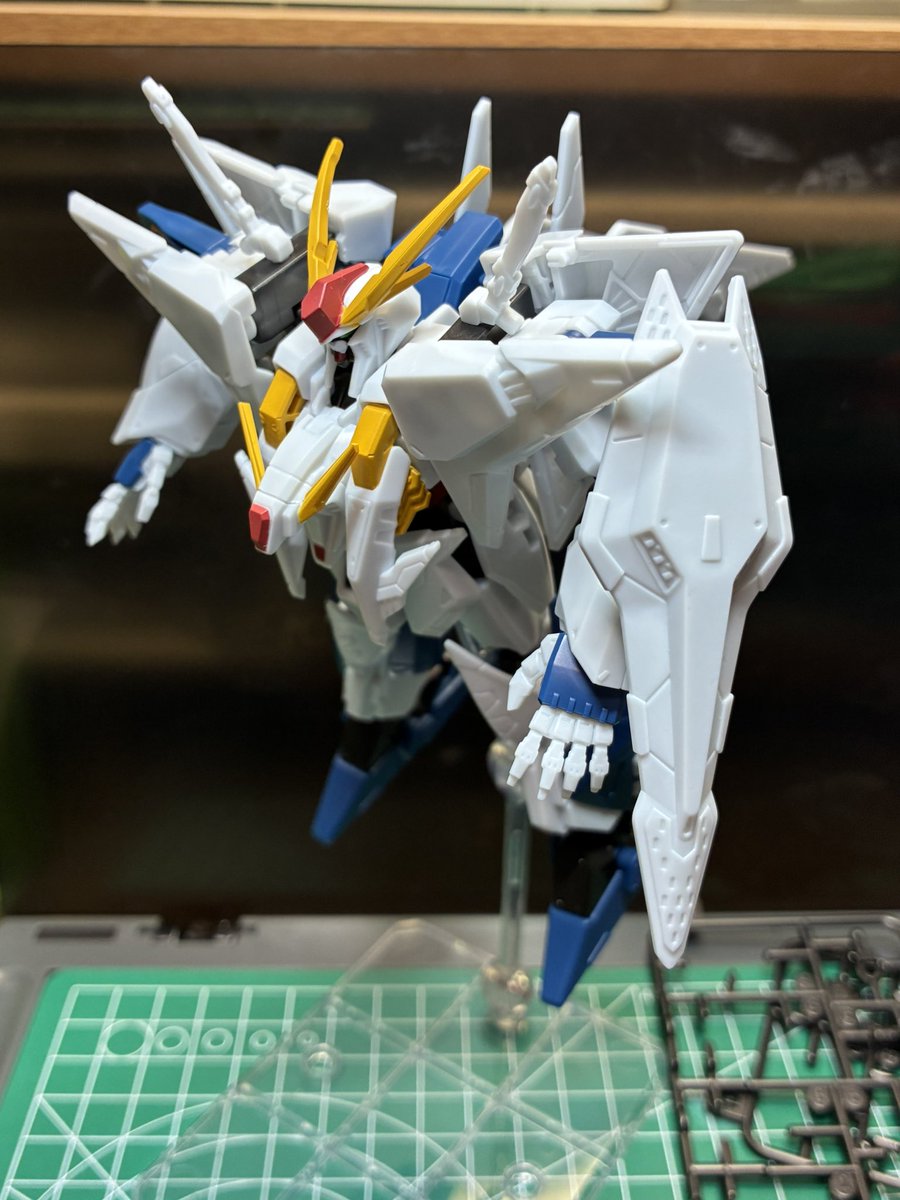 masatopgun's tweet photo. GFRAME FAのストライクフリーダフ、ジークアクス、クスィーガンダム。小さいながらによく動く。
少しスミ入れと武器の塗装かな、
#GFRAMEFA https://t.co/PWI3Mwe43A