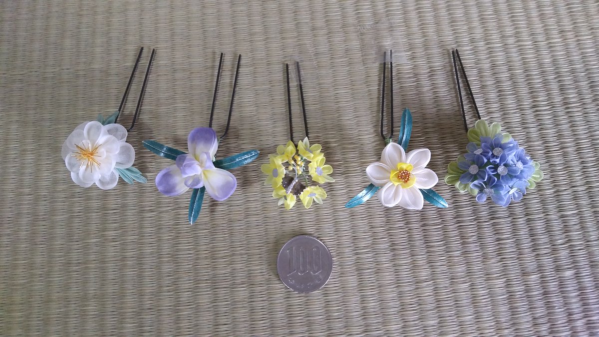 tuki_ningyou's tweet photo. #クラフトアート創作人形展
 京都の舞��さんが普段使いに挿す花かんざしを、 人形用に小さく仕上げました。
 一点ずつ手染めで、優しい色合いに仕上げています。正絹羽二重

3月24日(火)～29日(日) 
リーガロイヤルホテル大阪　
地下1階リーガロイヤルギャラリー https://t.co/c8fxcVMJWj