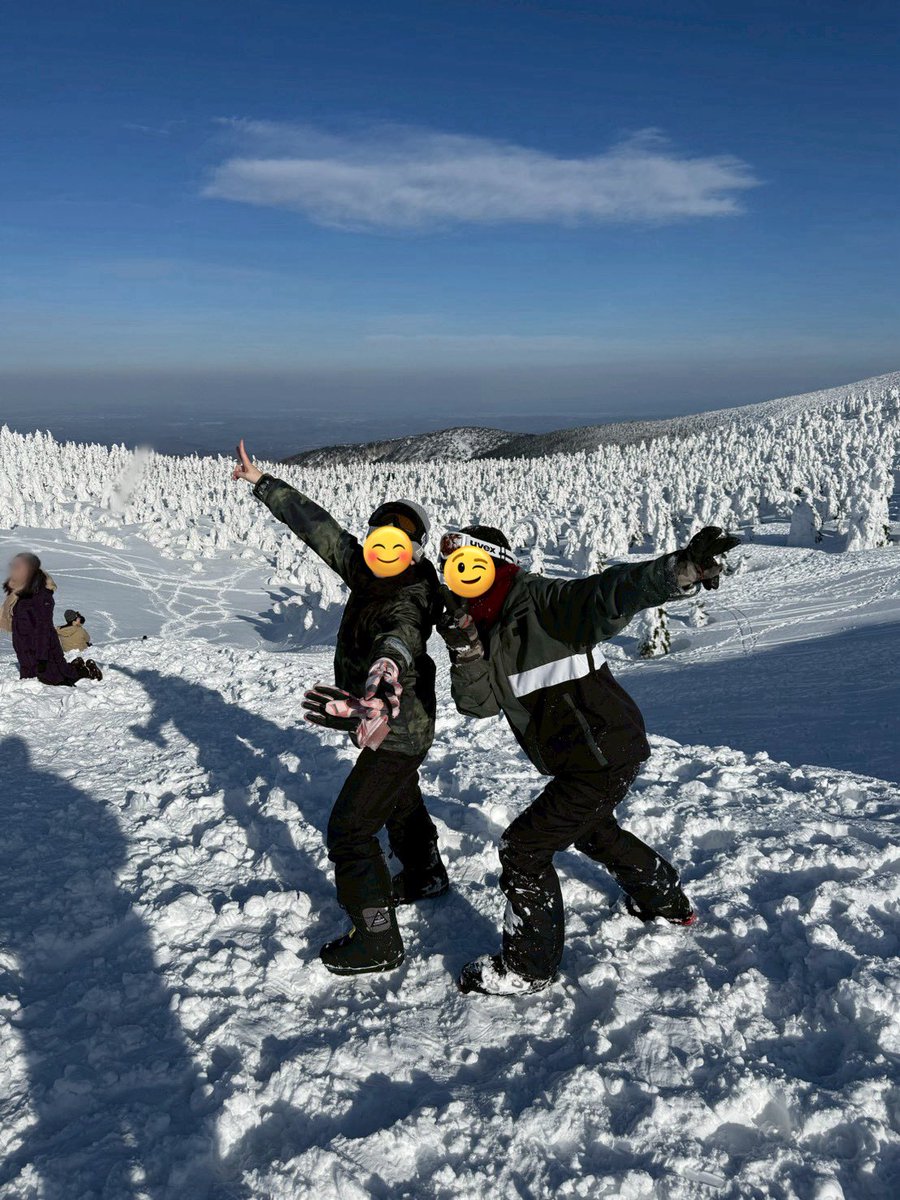 umbrella_ky's tweet photo. 山形蔵王旅を振り返る🏂
樹氷をあんな晴天の中見れたのは運がよかった〜！温泉も芋煮も玉こんにゃくも存分に楽しんでいい旅でした😊 https://t.co/pnd2EoWGn4