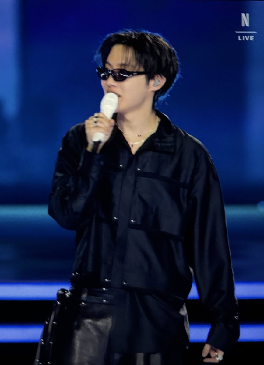 hobiroppi's tweet image. WHY IS HE SO COOL