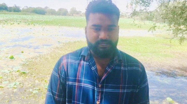 projsharda's tweet image. #खुशियों_की_दास्तां

➡️ जल गंगा संवर्धन अभियान से नौसर के शुभम के जीवन में आई समृद्धि: तालाब में खिला 'कमल', मुख्यमंत्री डॉ. मोहन यादव का जताया आभार

Read more: facebook.com/share/p/1B4xBj…

#जल_गंगा_संवर्धन_अभियान_MP  
#SuccessStory #FarmerSuccess #SaveWater #Harda  #हरदा