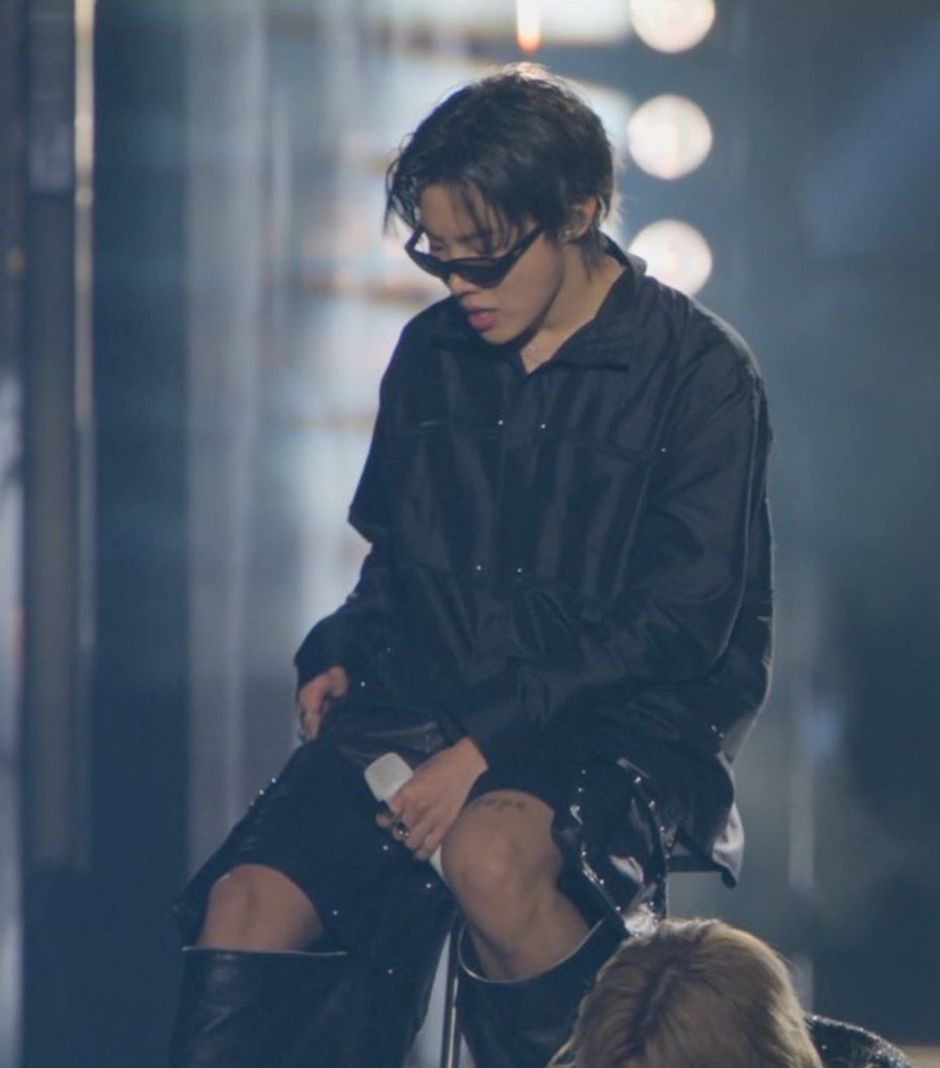 jhopewaist's tweet image. this look and with the tattoo on his thigh 🔥