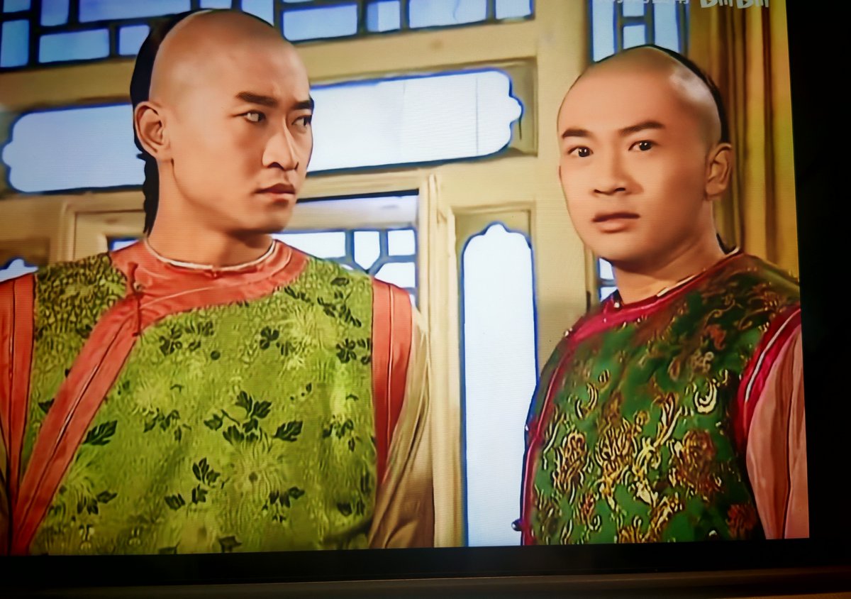 0xCryptoFisher's tweet image. "Just finished binge-watching the latest season of [Show Name]—the games, the laughs, the unexpected twists Total chaos (in the best way)!  Who’s your favorite cast member Drop a  if you’re already hooked too! #VarietyShowVibes #BingeAlert"