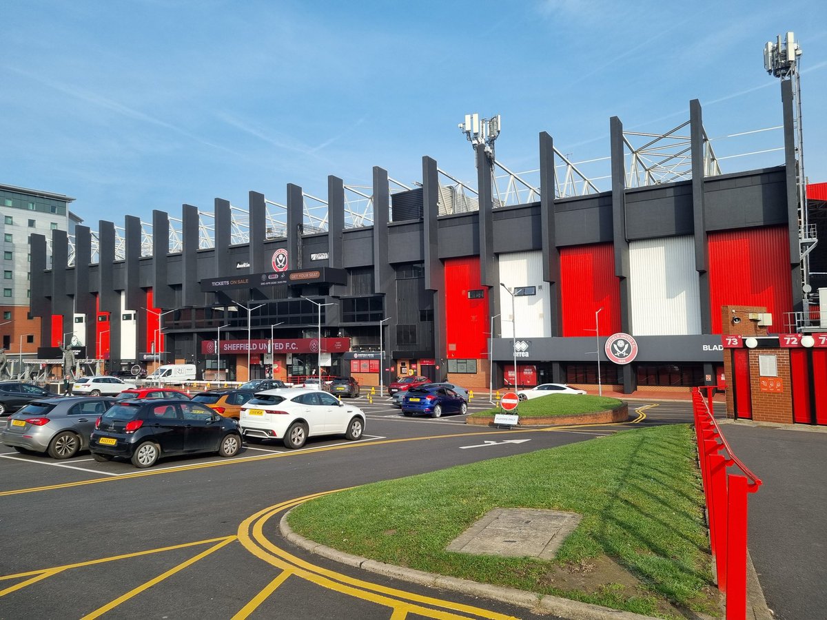 RobPlews1's tweet photo. Great start to match day with a stadium tour. https://t.co/WG2Kk4cU8C