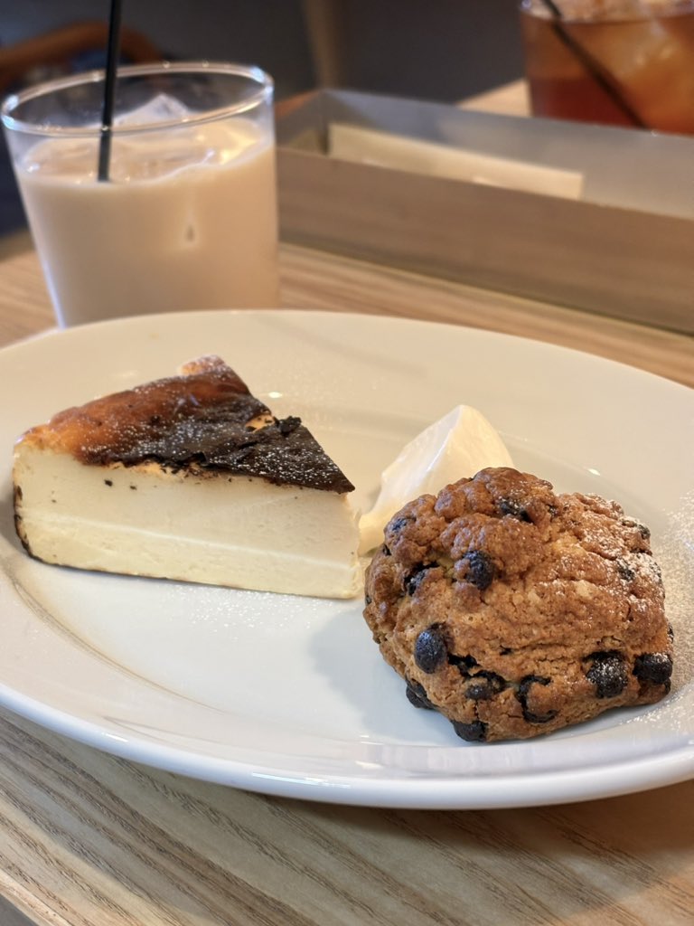 betsu________'s tweet photo. 仙台にある焼菓子と喫茶のお店「菓子時間ムギ」。ここのスコーンとてもおいしいんだけど、さくさくほろっとした歯触りがたまらない〜 https://t.co/vBHhwWxrXd