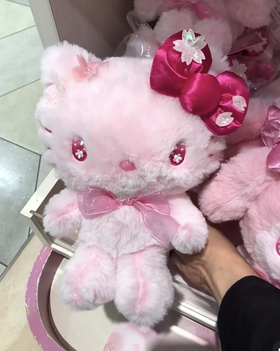 sakura hello kitty 💫