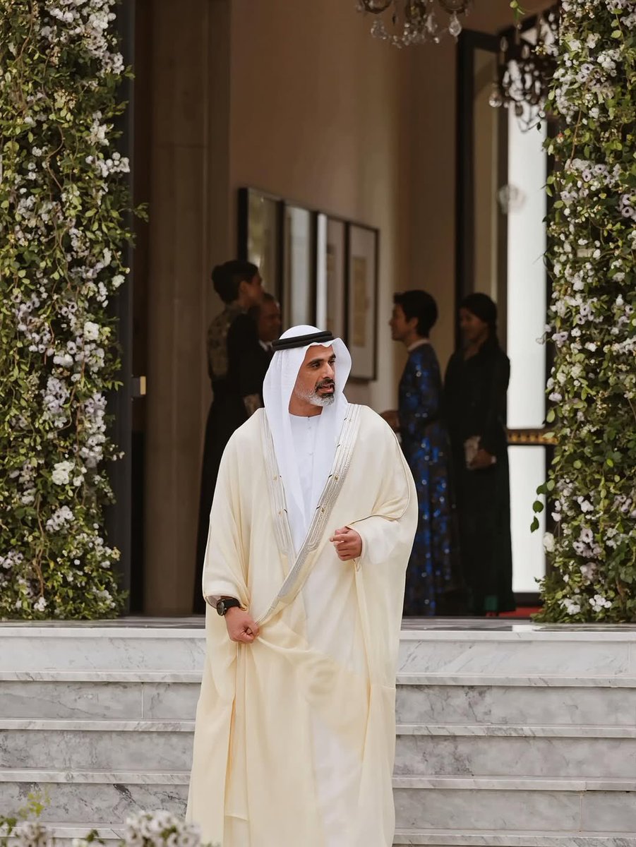 x_uae71's tweet photo. ولي العهد 🤍 https://t.co/KdCfs52a1d