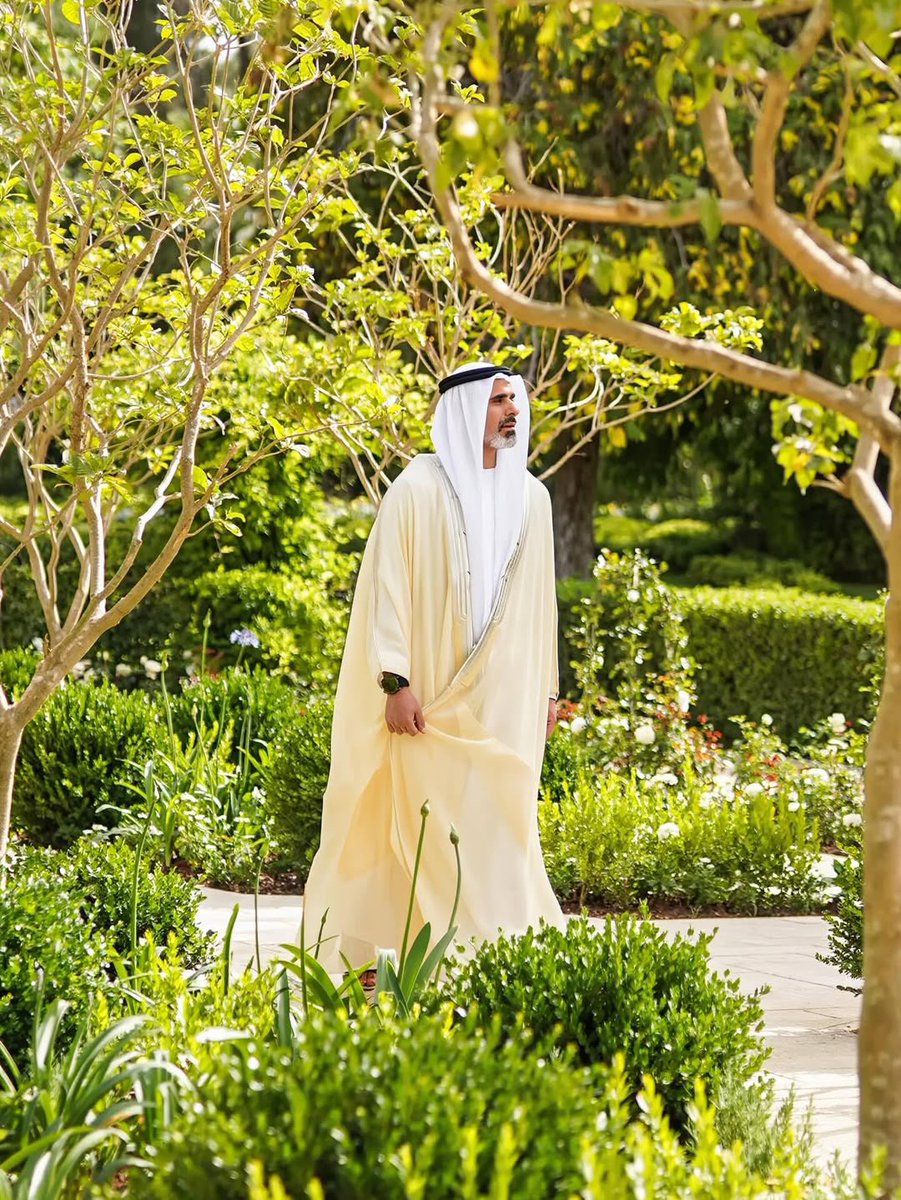 x_uae71's tweet photo. ولي العهد 🤍 https://t.co/KdCfs52a1d