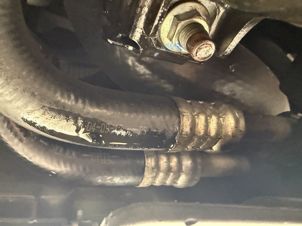 r35GTR_you's tweet image. 主治医、中嶋ワークスさんにてメンテナンス🚗
3,000キロごとのエンジンオイル交換✨
今年の車検で交換しとく箇所が見つかったので、長く乗るためにメンテナンス課金します💸
#R35 #GTR #中嶋ワークス