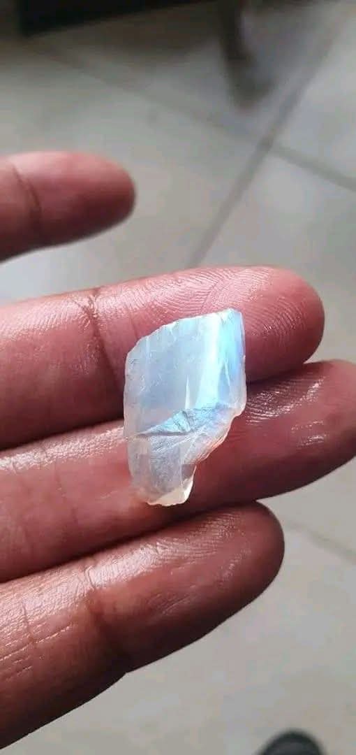 thukulewis's tweet photo. This is Rainbow moonstone crystal, which is technically a variety of labradorite, a feldspar mineral. https://t.co/4sNAB68PWl