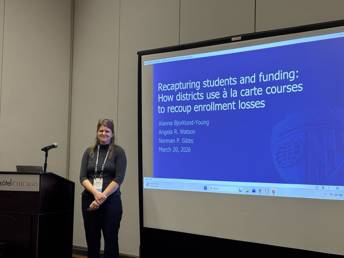 Angela R. Watson tweet media