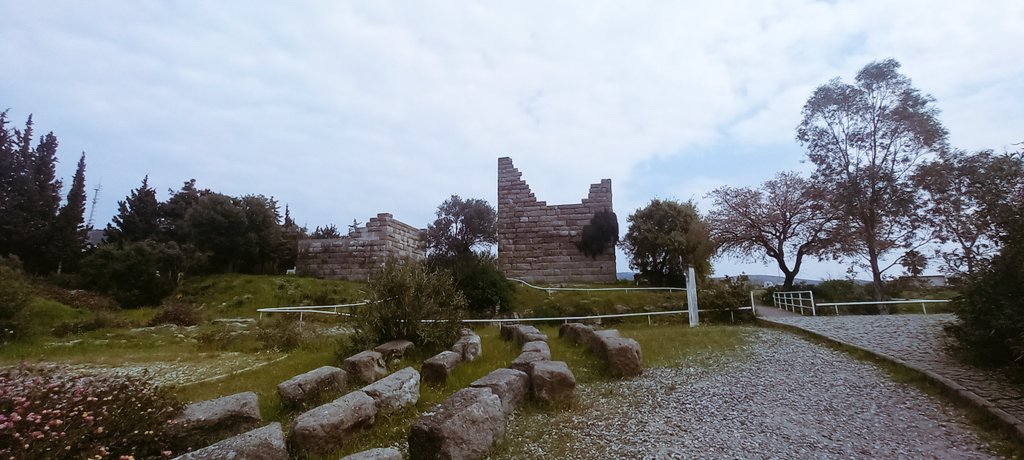 spirit of the urankhai 🌲 tweet media