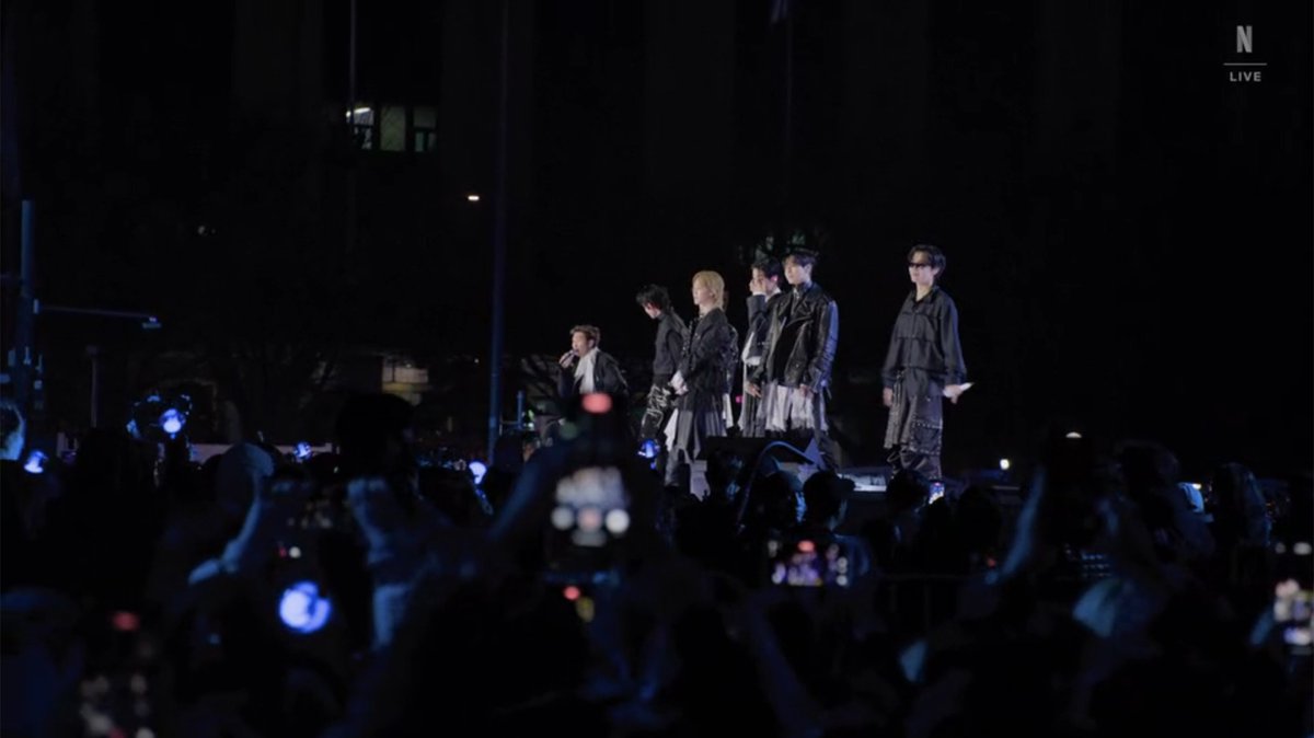 “ไม่ว่าอะไรจะเกิดขึ้น เราสัญญาว่าจะแหวกว่ายด้วยกันต่อไป นี่แค่เริ่มต้นเท่านั้น รักนะครับอาร์มี่!” 

#BTS_ARIRANG #อารีรังบังทันครองแผ่นดิน #บังทันxNetflix  
netflix.com/title/82157128