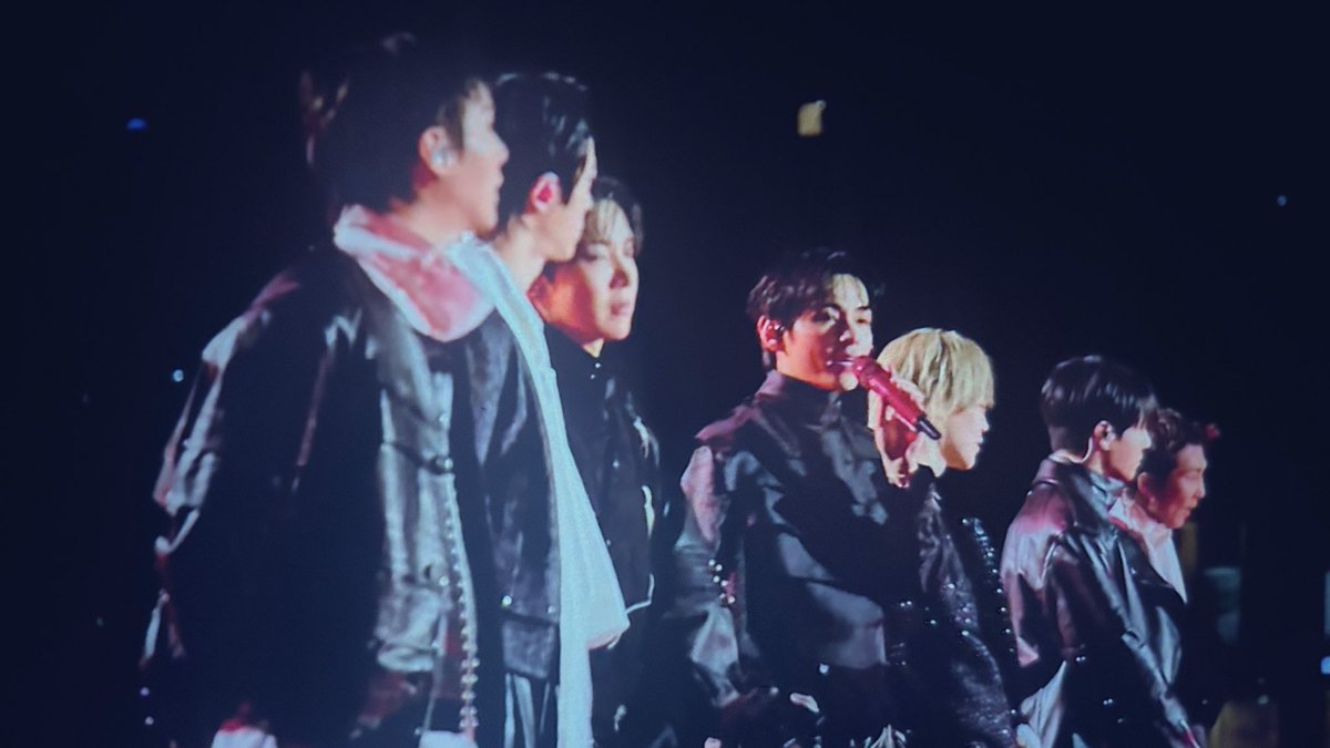 tkrse7's tweet photo. seven we can do anything together <3 https://t.co/FTvjJ4s5YZ