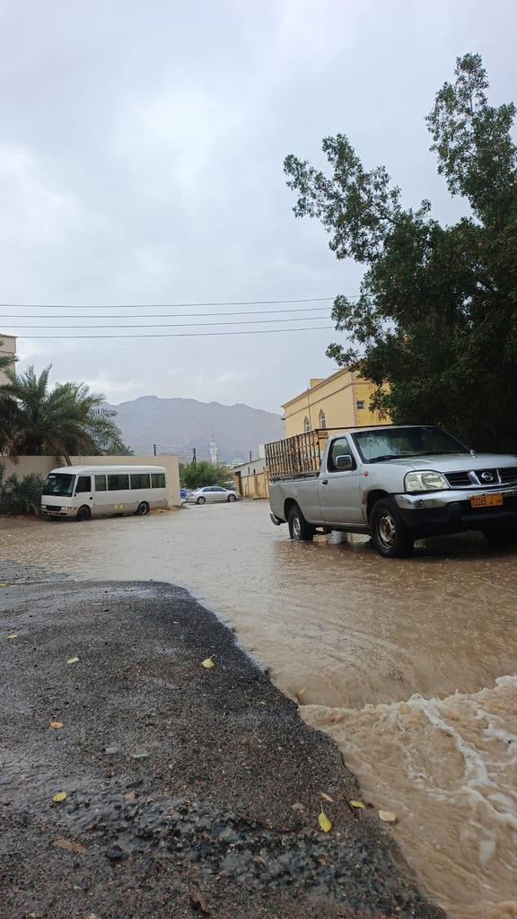 الحمد لله رب العالمين 

اللهم ادمها من نعمة واجعلها امطار رحمه وبركة على الارض والعباد رافعه عنا البلاء والوباء