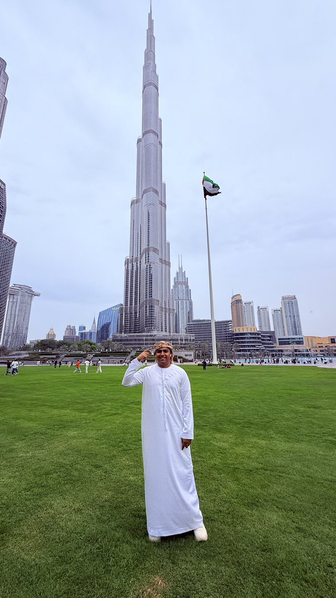 Varunkatti13's tweet photo. Wearing this camo shemagh as dedication to our UAE Armed Forces protecting us all from air strikes. 🇦🇪🫡 Not Emirati by birth, but after 3.5 years here, the flag flying everywhere makes me feel I belong. 💚🤍🖤 #UAEStrong #ProudResident #BurjKhalifa #UAEArmedForces Dubai Now https://t.co/uqTm48xslE