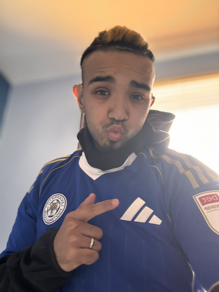 @MAYANTHESILVERFOX 🦊💙 tweet media