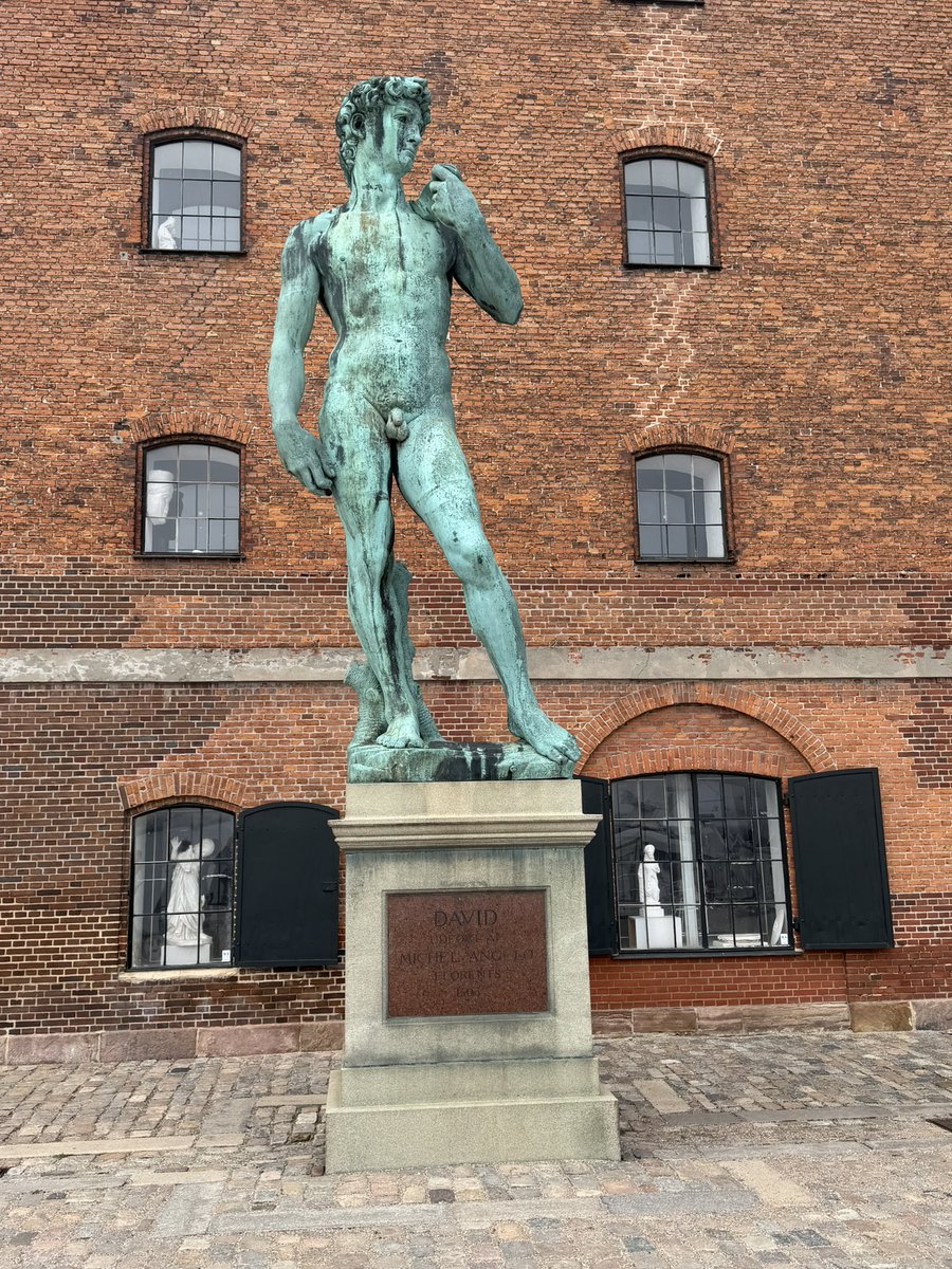 Can Cut Worm Red tweet media