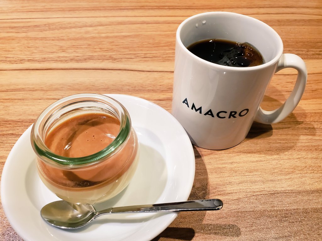 Suitoukenne111's tweet image. 今日いただいたのは、天草黒牛特選ランプステーキセット🐮✨
赤身肉で、脂肪分が少なく柔らかいステーキ😆💕
スイーツも充実していて、プリン🍮いただきました✨
最高においしい😋💕
#HAMBURG
#STEAK
#AMACRO