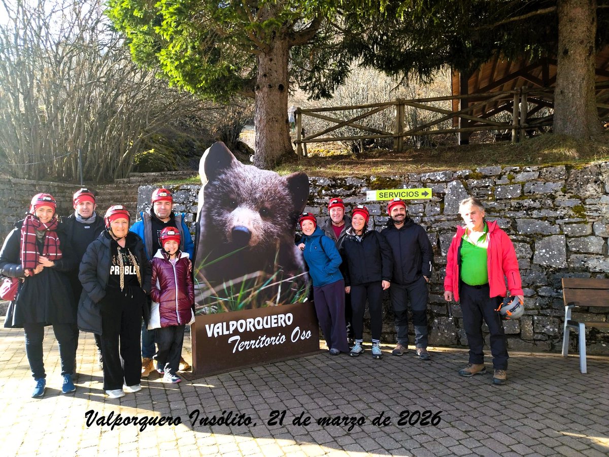 CUEVALPORQUERO's tweet photo. Nuevos amigos de Pontevedra y Portugal para el recorrido @valporqueroinsólito en este primer sábado de primavera. https://t.co/wNBcvYLLlY