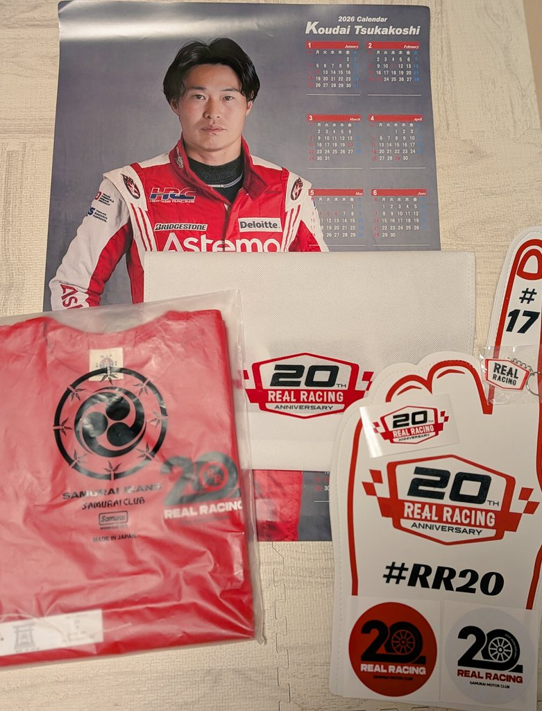 siro96nora's tweet image. 超豪華特典✨✨✨
SEVカレンダー嬉しい👏
と言うかサムライのTシャツ入っててビビった！！！スペシャルすぎでは🥹
開幕戦これ着てく🏁
#RR20