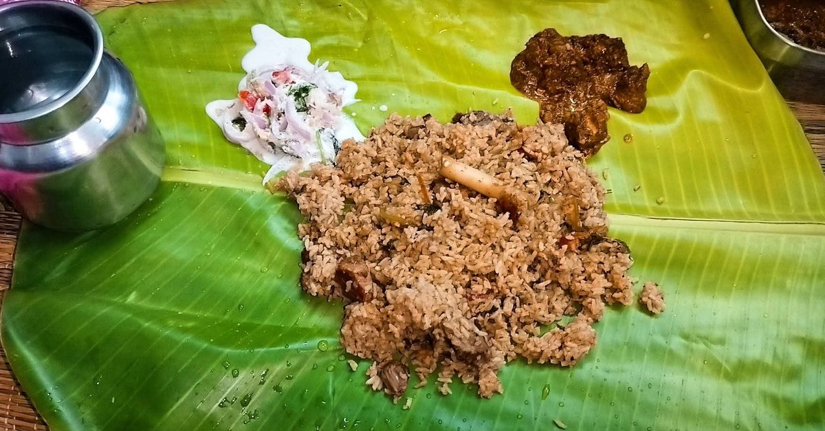 KavyaKarth63313's tweet image. அல்ஹம்துலில்லாஹ்,
ஃப்ரெண்ட் வீட்டுக்கு போய் நிறைவாக பிரியாணி சமைச்சதை சாப்பிட்டு,
தேவைக்கு நாலு பார்சலும் எடுத்துட்டு கிளம்பியாச்சு...

இன்றைய ரமலான் இப்படியாக...
❤❤❤
Good Evening Followers 🥰 

#eidmubarak #EidUlFitr #ramadanvibes
#Alliswell