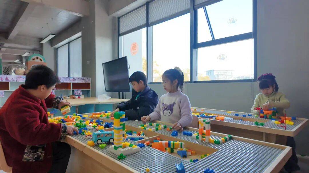 lleenara's tweet photo. " 10 mins of 'let’s build a tower!' u003e any screen time. Watch their giggles turn into problem-solving superpowers—simple, messy, magic moments. What’s your tiny human’s favorite play today #ParentingUnscripted #PlayMatters" https://t.co/9DlmjkTFzh