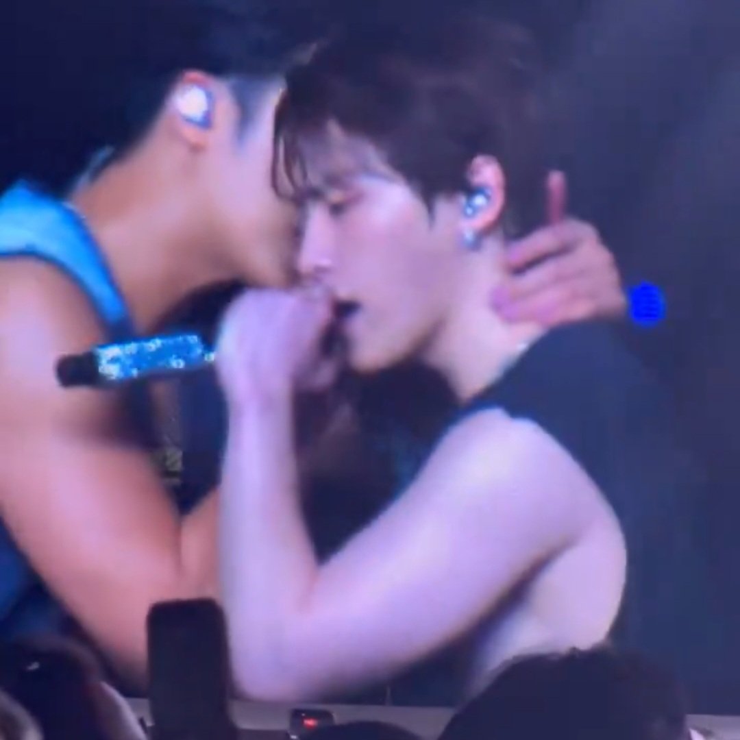 ⋆ DINO'S BBL ⋆ tweet media