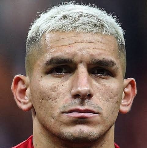 BU KARAKTERSİZ TAM 4 YILDIR KIRMIZI KART GÖRMÜYOR!