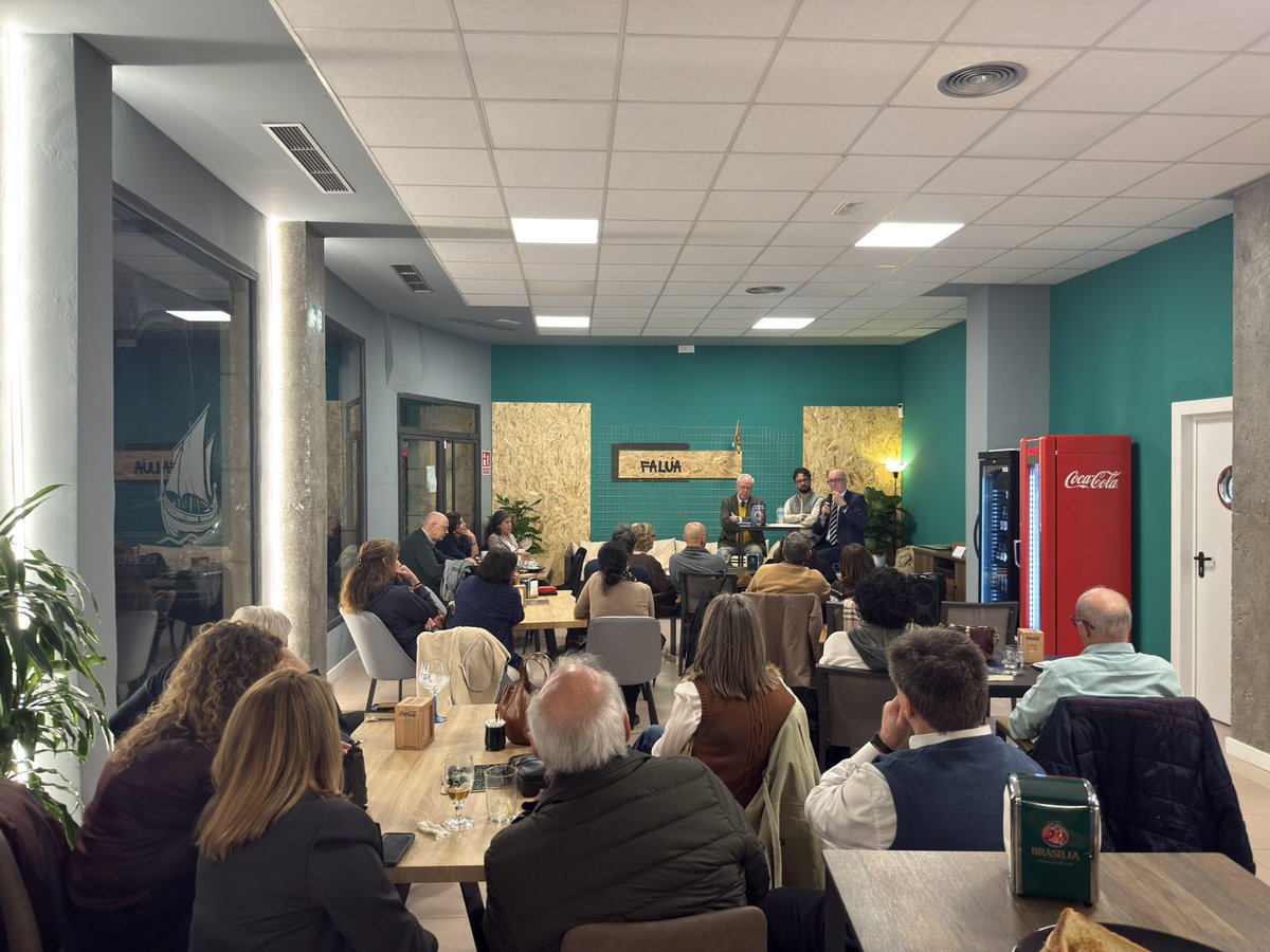 Gracias a todos los que nos acompañasteis en la presentación de Desmontando la Agenda 2030.

Seguimos trabajando para dar la batalla cultural y defender lo que otros no se atreven. 💚

#vox #voxaranjuez