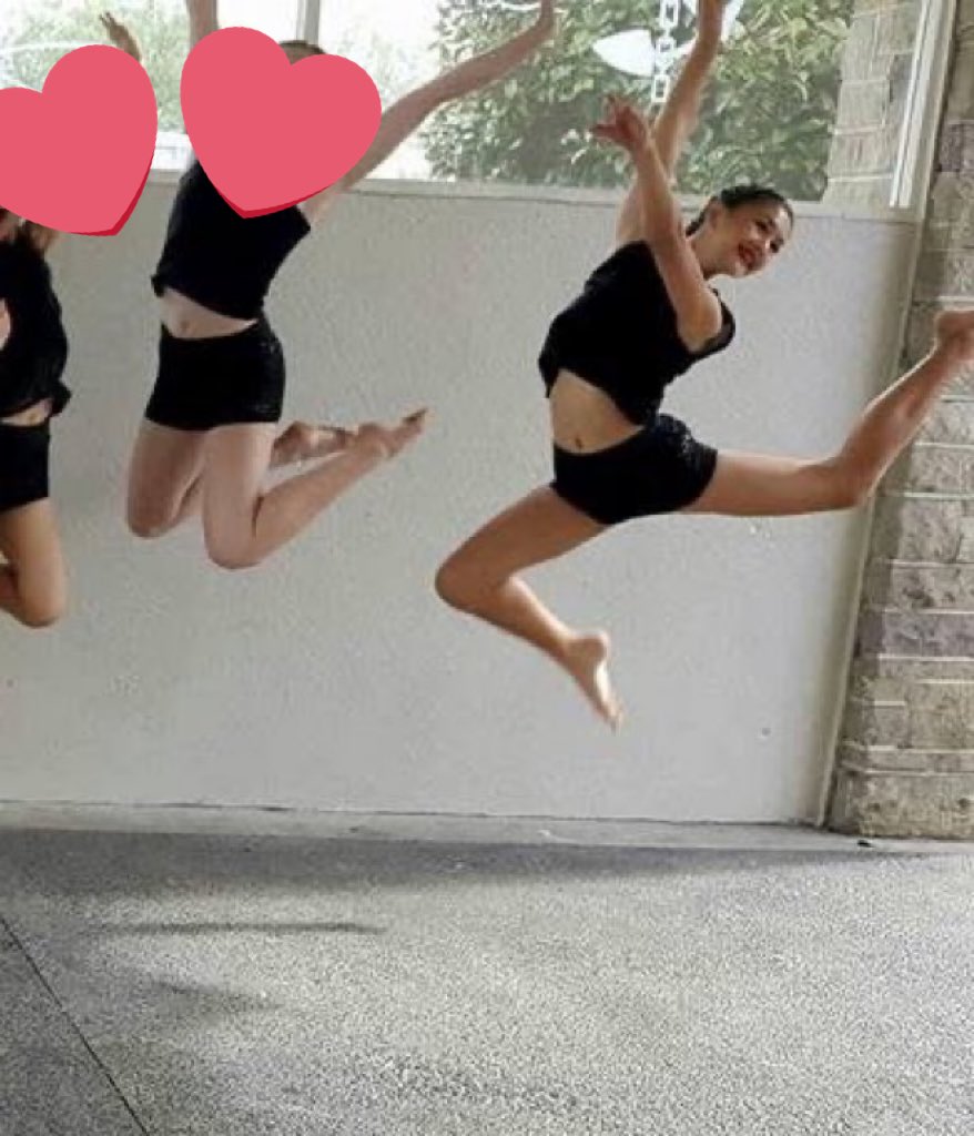 jihye_mvgg's tweet photo. jasmine used to do ballet what can’t this girl do
cr:@jasfication 
#MVG #JASMINE https://t.co/AVtxYbc93l