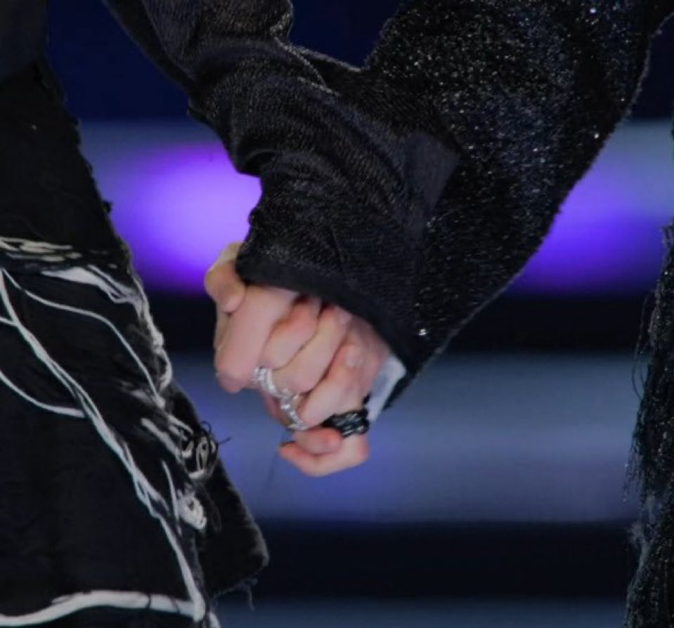 netflix really had a special camera for vmin holding hands