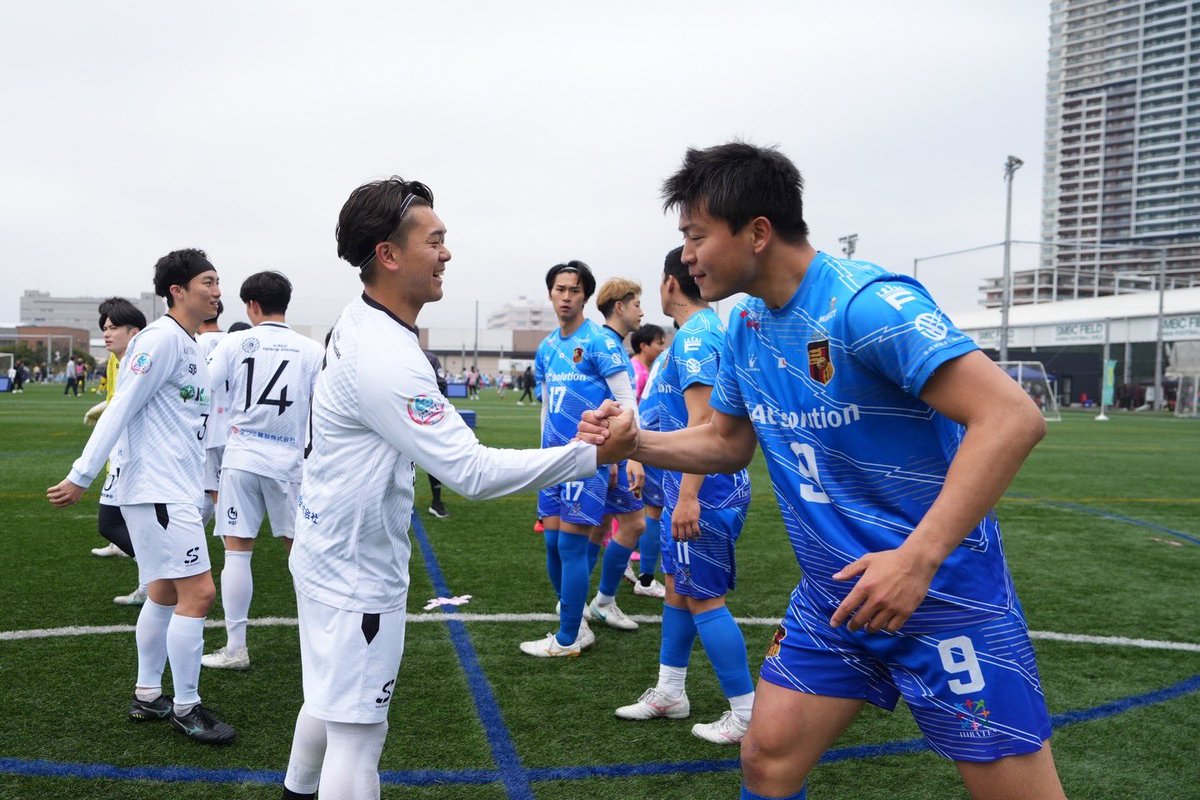 saladebailefc's tweet photo. @fchannelnet #FCC2026
準決勝
vs ELAGUA TOKYO
1-1（PK 1-0）

幾度も立ちはだかってきた絶対王者エルアグア。

後半残りわずか―
#14 滝大樹が値千金の同点ゴール。

#99 根岸優希が完璧なストップから、
#5 中村哉太が冷静に仕留める。

決勝進出。

#SaladebaileFC｜#サラデバイレ｜#ソサイチ関東リーグ｜#国分寺 https://t.co/F7Twy68MQW