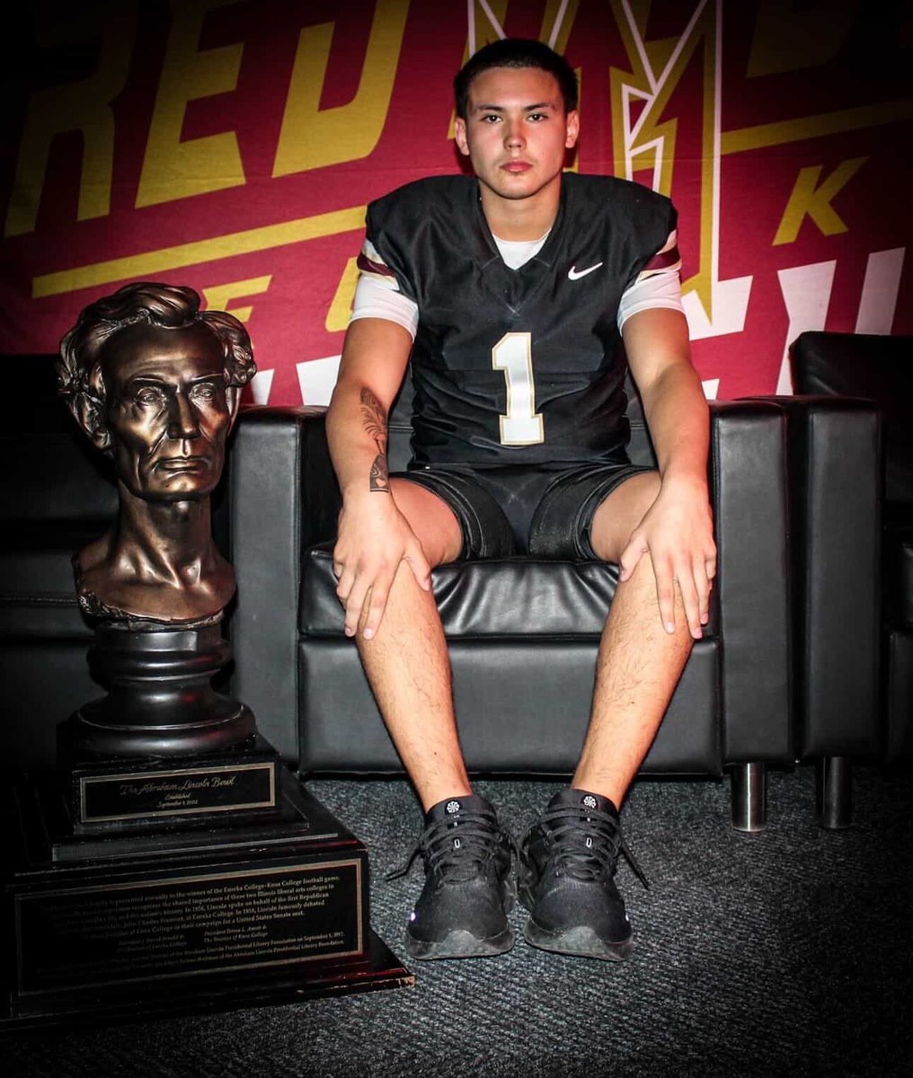 TheRedZoneCoach's tweet image. Super excited to have our future &amp;amp; newest QB commit on campus today for official visit #BringTheJuice🏴‍☠️ #RedDevils #WeAreEC
