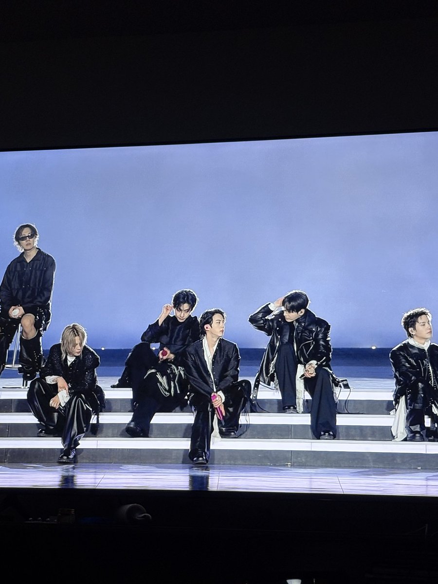 fandomnessia's tweet photo. That was so good!!!!! 😭😭😭😭😭
Time to hit the sack lol
#BTSLiveonNetflix  
#BTS_ARIRANG
#Btslive https://t.co/Du4axEESvt