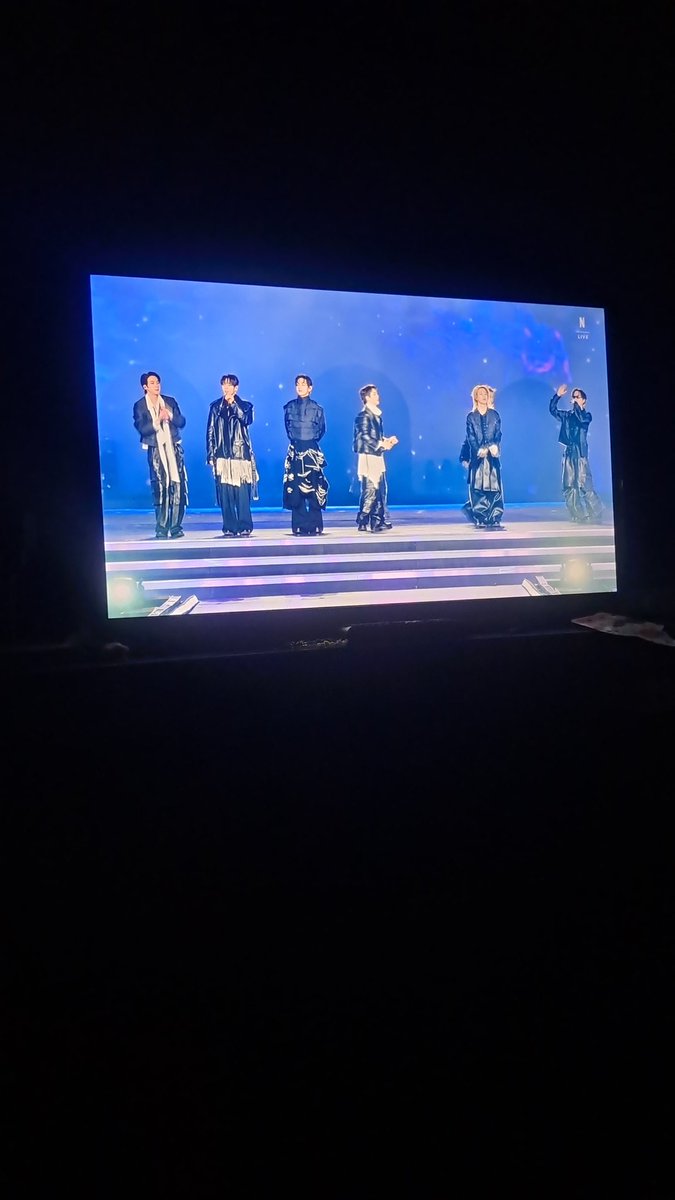 𝓜 ☆ tweet media