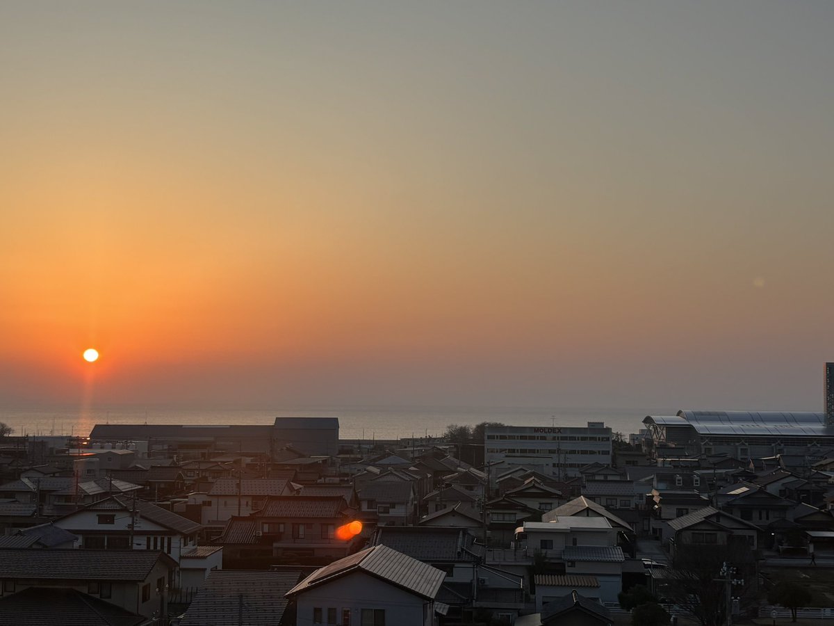 19570521H's tweet photo. 富山湾に沈む夕日☀️👍 https://t.co/CUqKbDva74