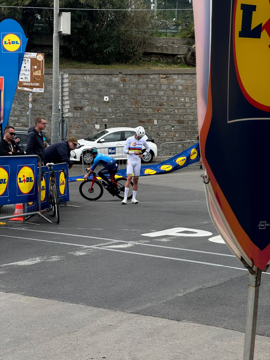 Daniel Lloyd tweet media