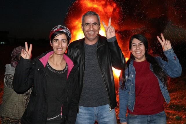FeritKoyluoglu's tweet photo. Erê keka! te bi çirûzkekî agirê Newrozê vêxist û di nava tevgera azadiyê de dîlana şoreşê gerand. Dîlana li dora agirê Newrozê bi tevlîbûna te gurtir û ji lûtkeya çiyayê Agirî  bilindtir bû,  xwe giyand ezmanên hefta. Newroza te pîroz be! #azizkoyluoglu Aziz Köylüoğlu #Newroz https://t.co/x39NoRSqjl