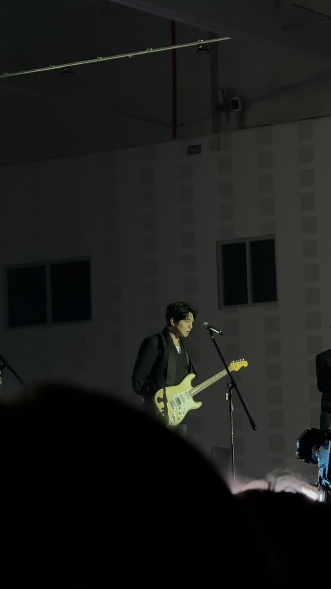 밥프들아
내가 좀 쩌는 턱선성진 찍어옴
아님말고