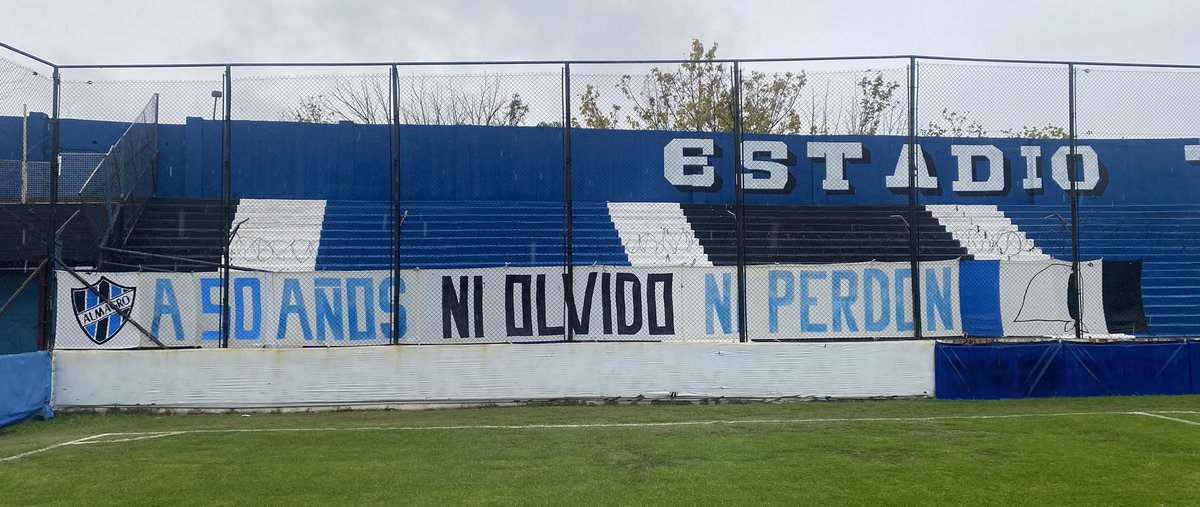 El Club Almagro, no olvida ni perdona.
#FloreceránPañuelos
<a href="/abuelasdifusion/">Abuelas de Plaza de Mayo</a>