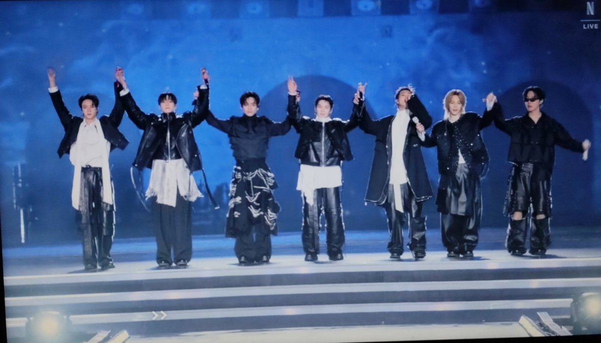 junguniverse23's tweet photo. Rt and reply who watched the livestreaming 🥹😭💜
THANK YOU BTS
WE LOVE YOU BTS
OUR PRIDE BTS
BTS THE COMEBACK LIVE
#BTSLiveonNetflix #BTSLive https://t.co/tbi8XdrYM8