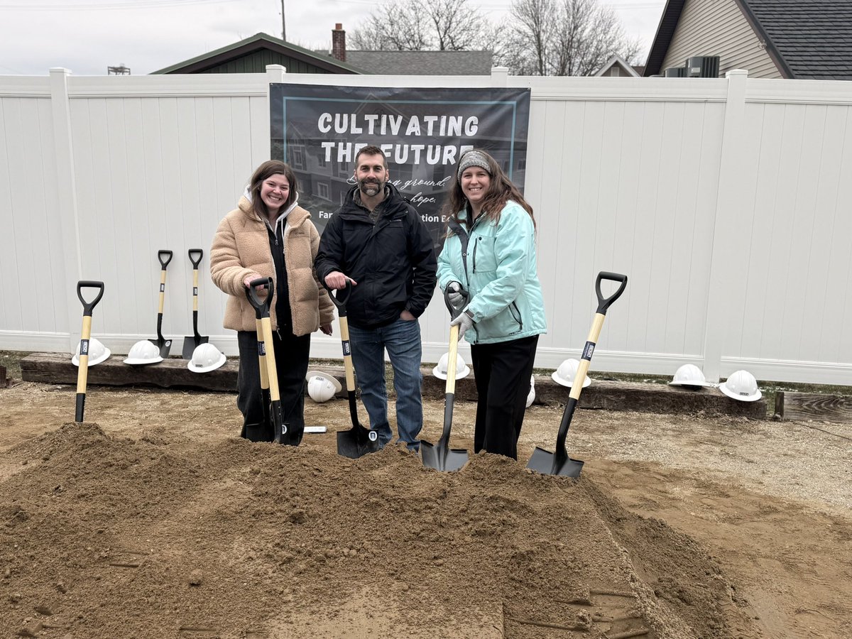 Tony Hollow tweet media