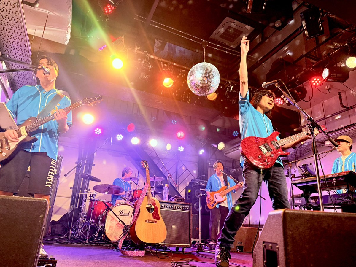 FluoriteStaff's tweet photo. 「Singin'man's The Bandwagon ☆hillsパン工場23rd ANNIVERSARY スペシャル」終了！

久しぶりの披露となった曲や、GARNET CROWの名曲、そしてサポートメンバーの大楠さん・鶴屋さんも大尊敬されているあのバンドの名曲等をお届けしました。

観に来られなかった方は、ぜひアーカイブ視聴でお楽しみください📺
https://t.co/Vivqosgluh

そしてあらためまして🎉
hillsパン工場23周年、おめでとうございます‼︎

#大田紳一郎