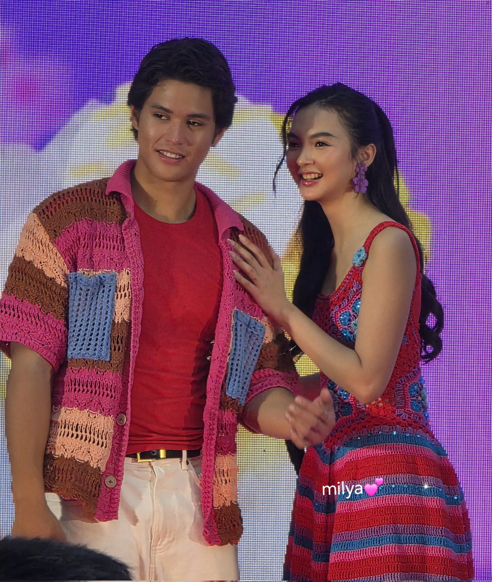 KaiKyle cuteness

KAIKYLE SUPREME SWEETNESS

#ChowkingHaloHaloLand